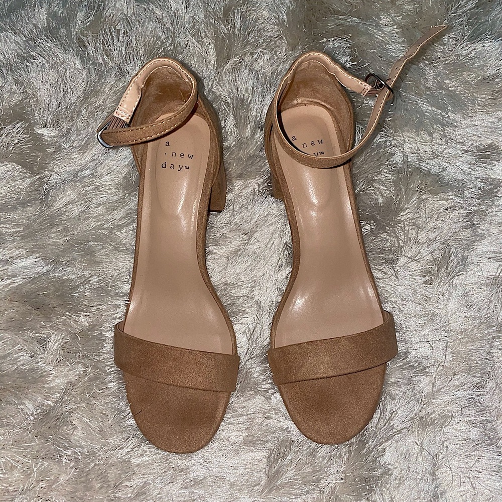 tan block heels